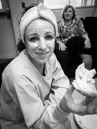 Ronna has trouble with cream cheese... Kaye no help.